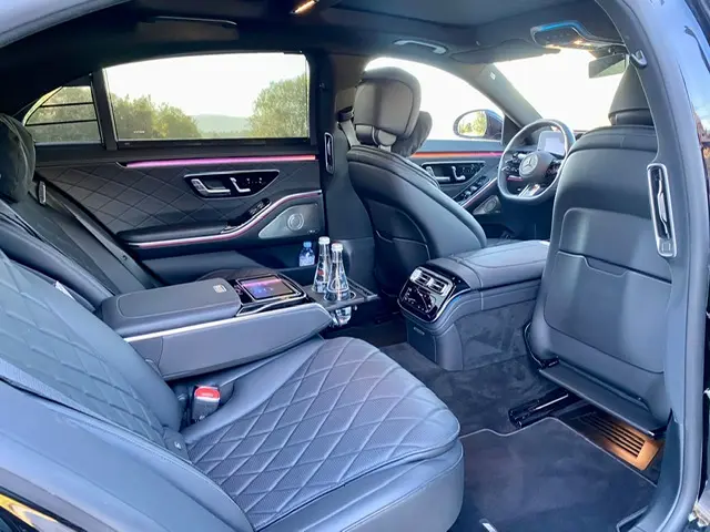 DG Riviera Limousine